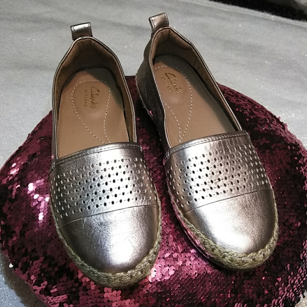 👡NWT CLARKS ARTISIAN ROSE GOLD SLIP ONS
